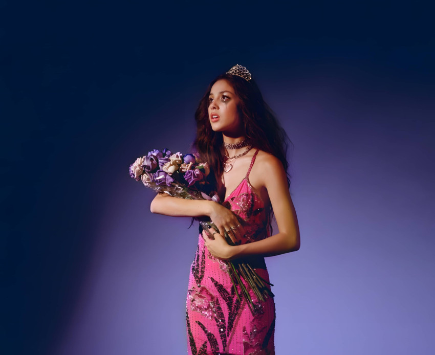 Aesthetic Olivia Rodrigo Desktop Background 4K