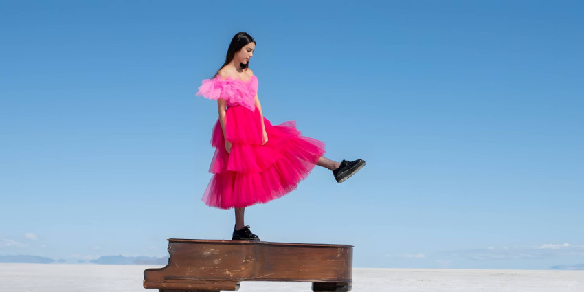 Olivia Rodrigo Stylish Pose Desktop 4K Image