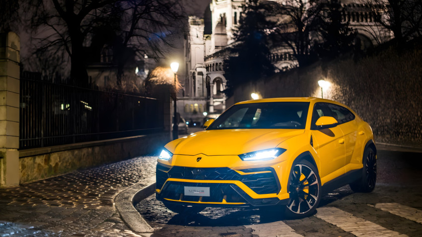 Lambo on Road HD Desktop Pic