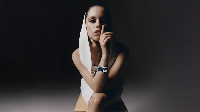 Jenna Ortega Full Screen Background