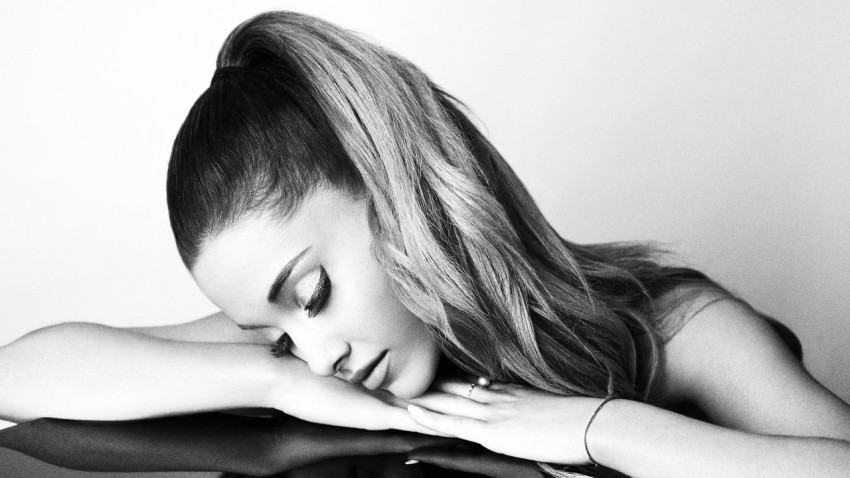 Ariana Grande cute desktop wallpaper pack