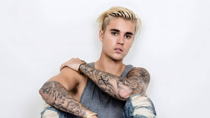 Justin Bieber desktop wallpaper simple look