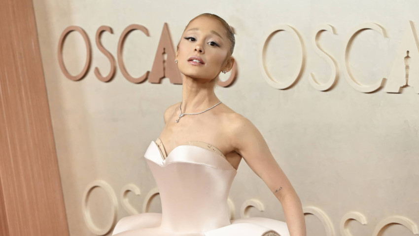 Ariana Grande desktop background 4K HD