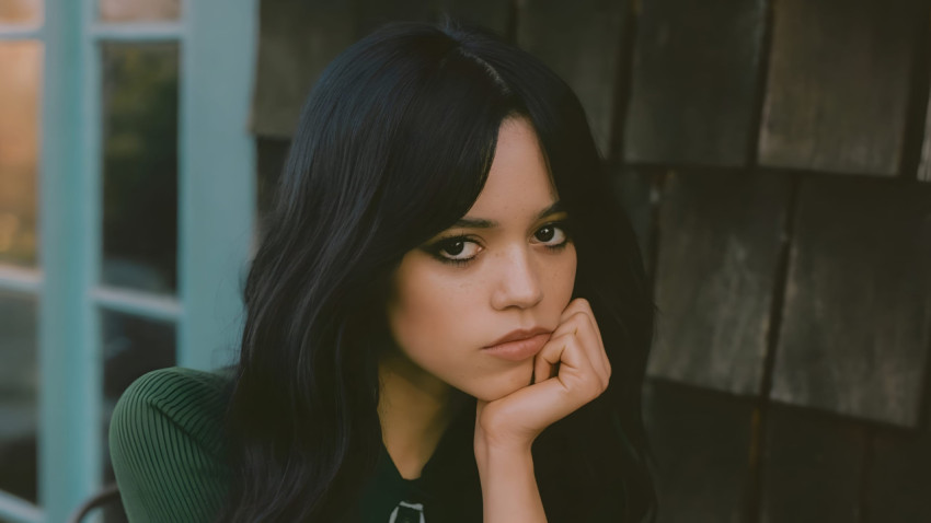Jenna Ortega Desktop Wallpaper 2025