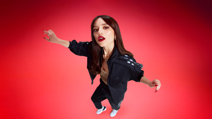 Jenna Ortega Black Outfit Desktop Pic