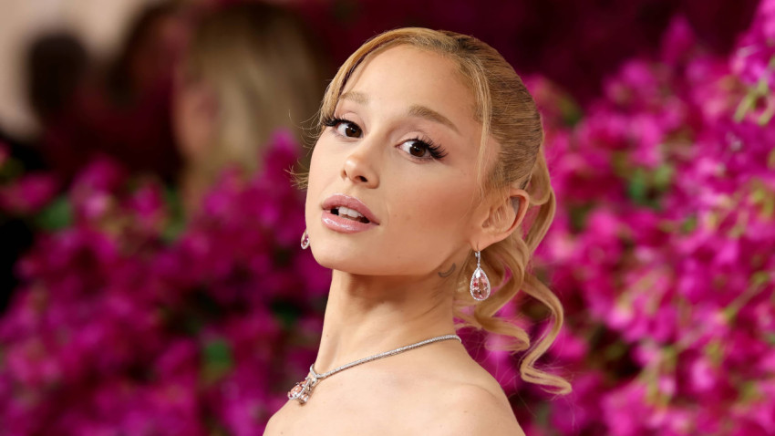 Ariana Grande cool desktop photo set