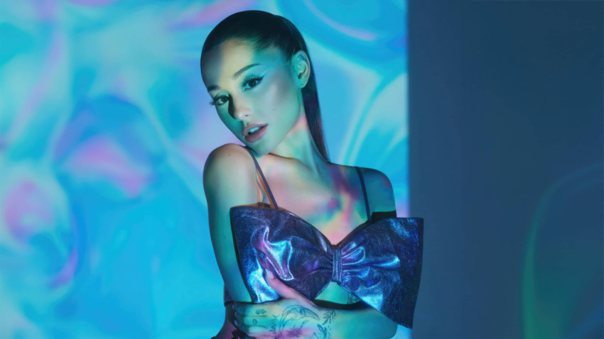 Ariana Grande cool desktop background