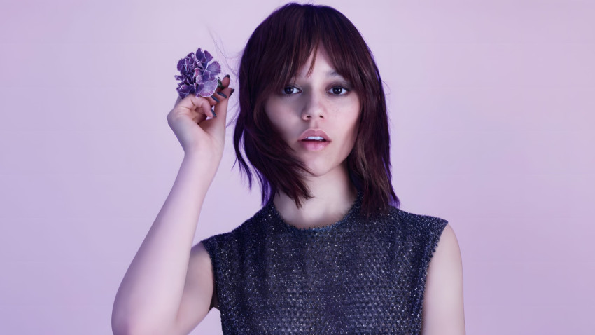 Jenna Ortega Trendy Desktop Image