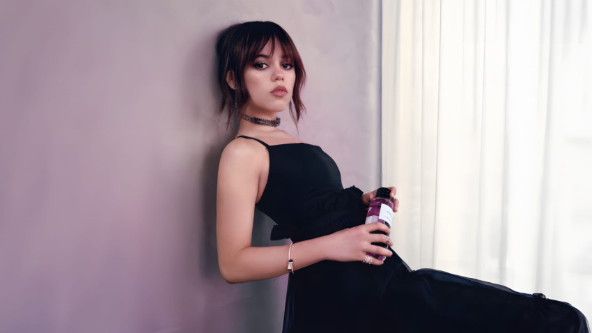 Jenna Ortega Classy Desktop Photo