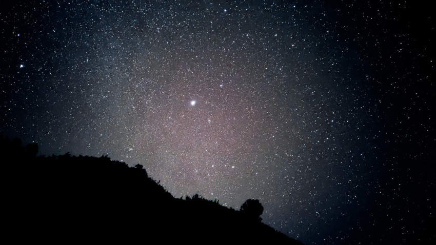 Endless Stars Above a Silent Hill – A Perfect Night Sky Moment