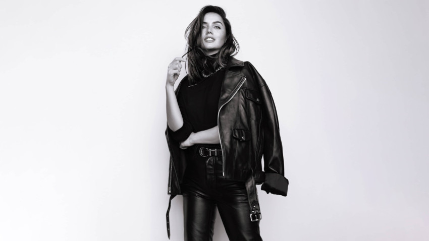Best Ana de Armas Photo for Your Screen Background