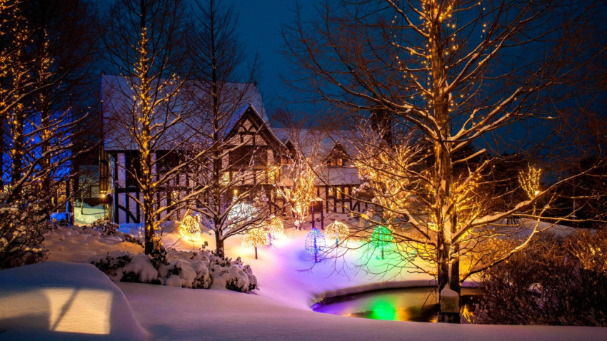 Charming Christmas Village Image for a Cozy Vibe