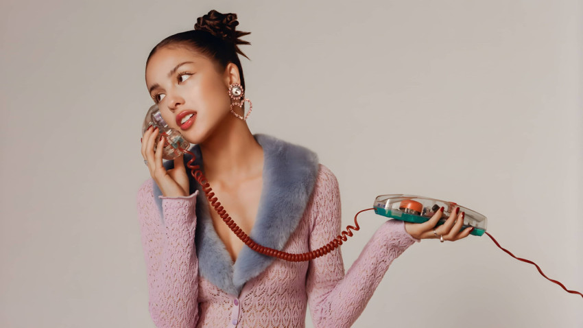 Stunning Olivia Rodrigo Ultra HD Desktop Wallpaper