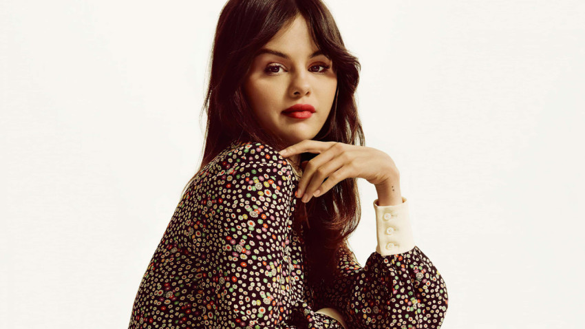 Selena Gomez White Background Desktop Wallpaper