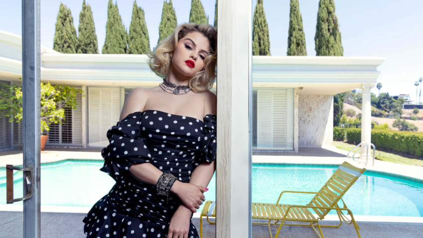 Selena Gomez Hot Dress Desktop Wallpaper