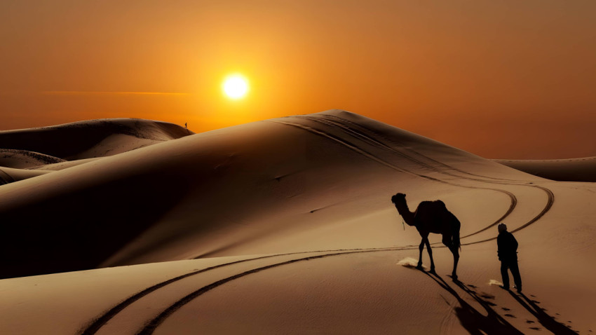 Stunning Desert Sunrise HD Desktop Image
