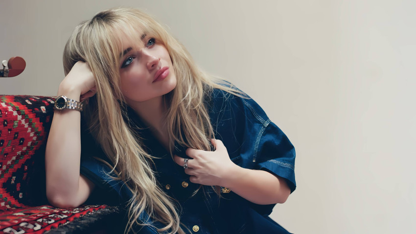Sabrina Carpenter Pop Icon Wallpaper