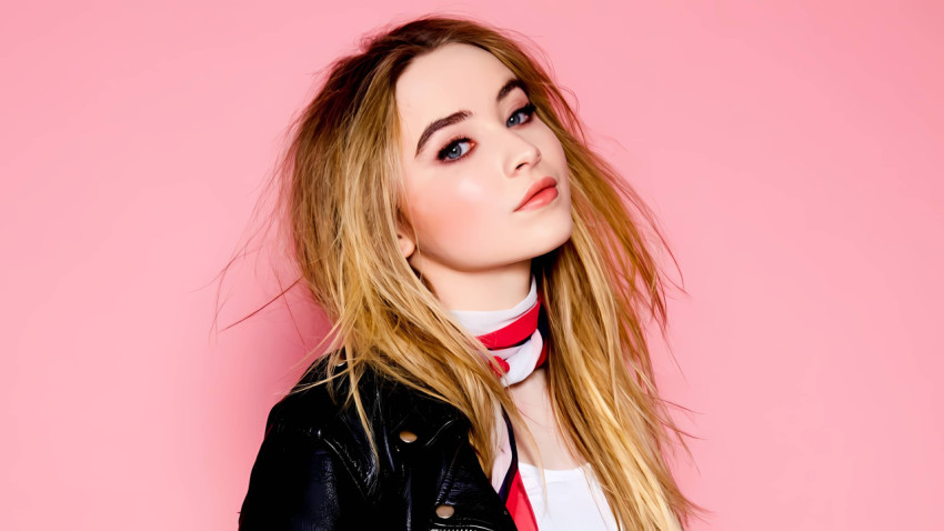 Sabrina Carpenter Cool PC Wallpaper