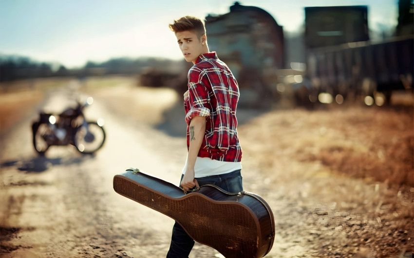 Handsome Justin Bieber desktop wallpaper