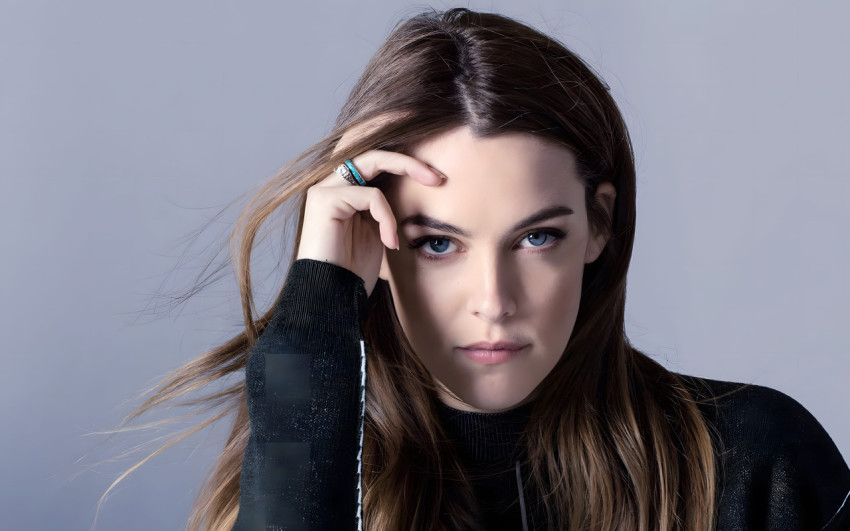 Cute Lana Del Rey Stunning 4K Desktop Wallpaper