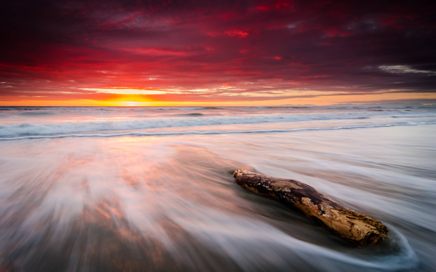 Beautiful Ocean Wave Desktop Background in HD