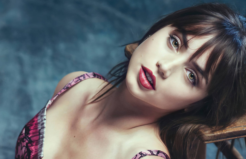Ana de Armas High Quality Wallpaper for Phone Screen