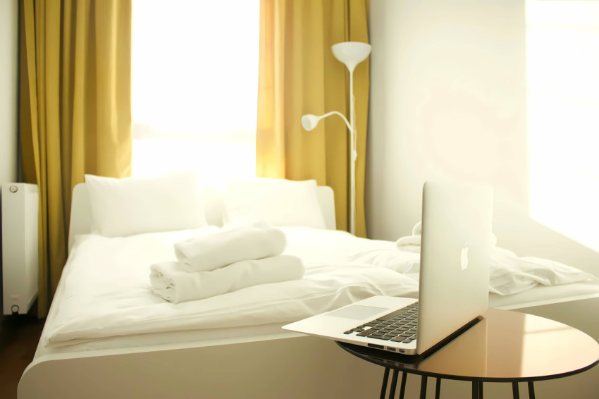 Light Bedroom Wallpaper for a Moody Atmosphere