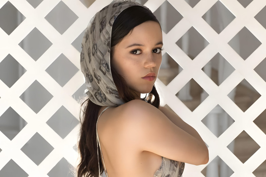 Jenna Ortega HD Pic for Desktop