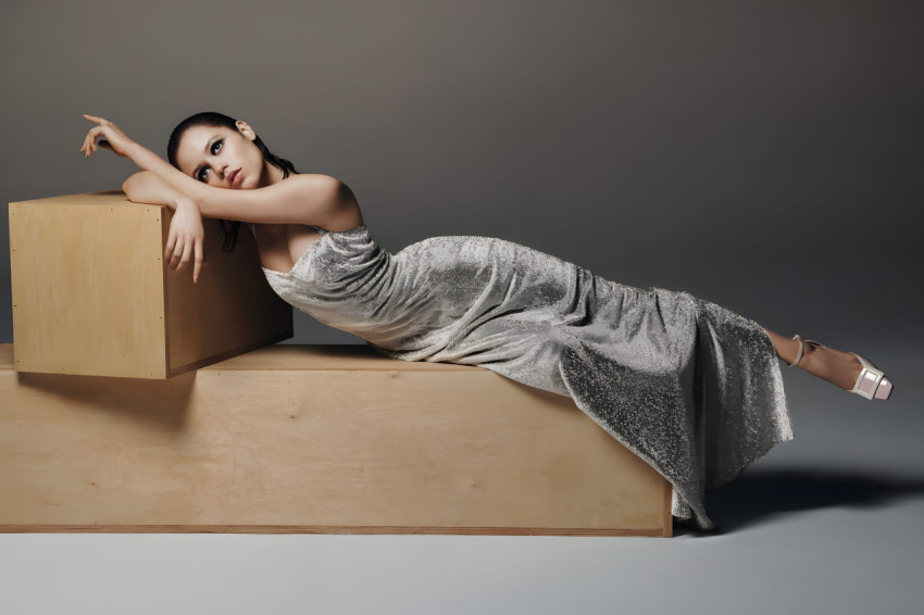 Jenna Ortega 4K Desktop Background