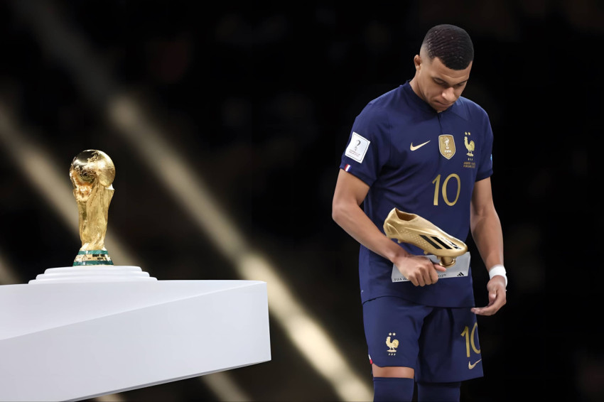 Stylish Kylian Mbappé Desktop Picture Download