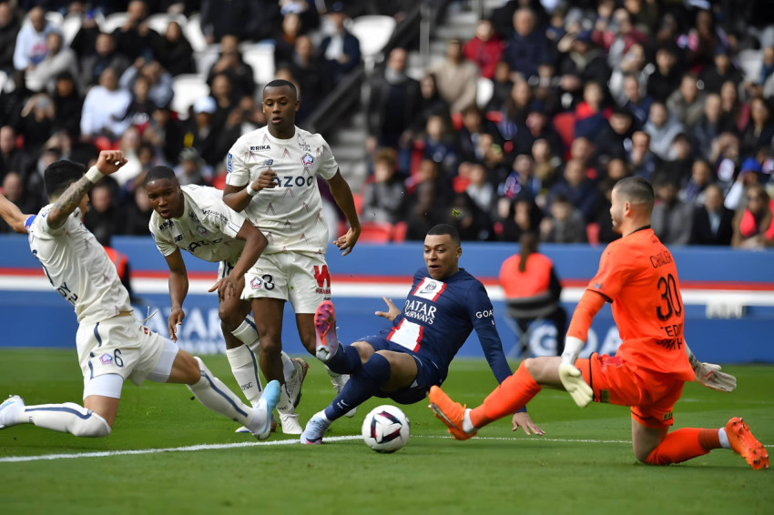 Kylian Mbappé Desktop Wallpaper for Soccer Lovers