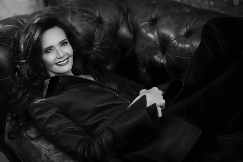 Classic Lynda Carter Desktop Photofor Download