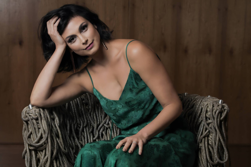 Beautiful Morena Baccarin Picture for Your Computer Screen 4K