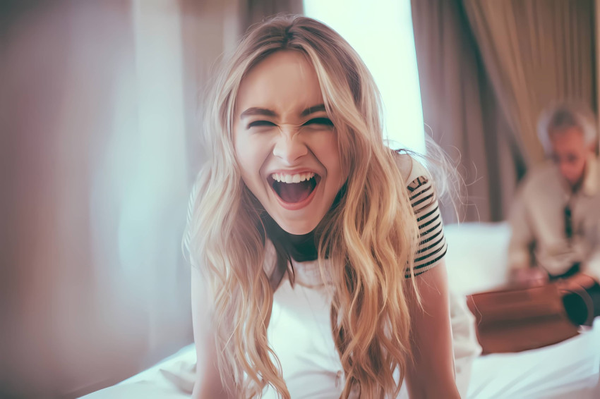 Sabrina Carpenter Smile Wallpaper