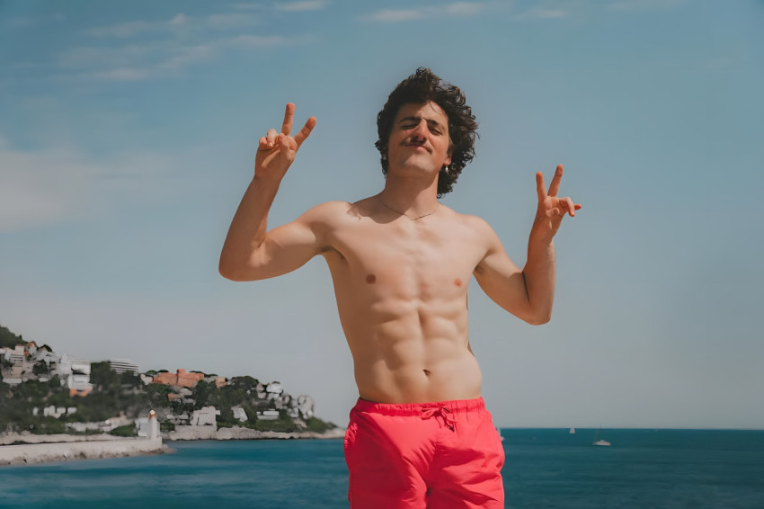 Elegant Benson Boone Desktop PC Wallpaper