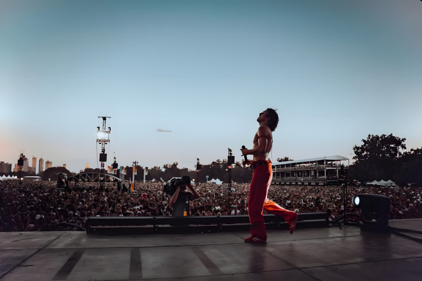 Gorgeous Benson Boone PC Background to Download