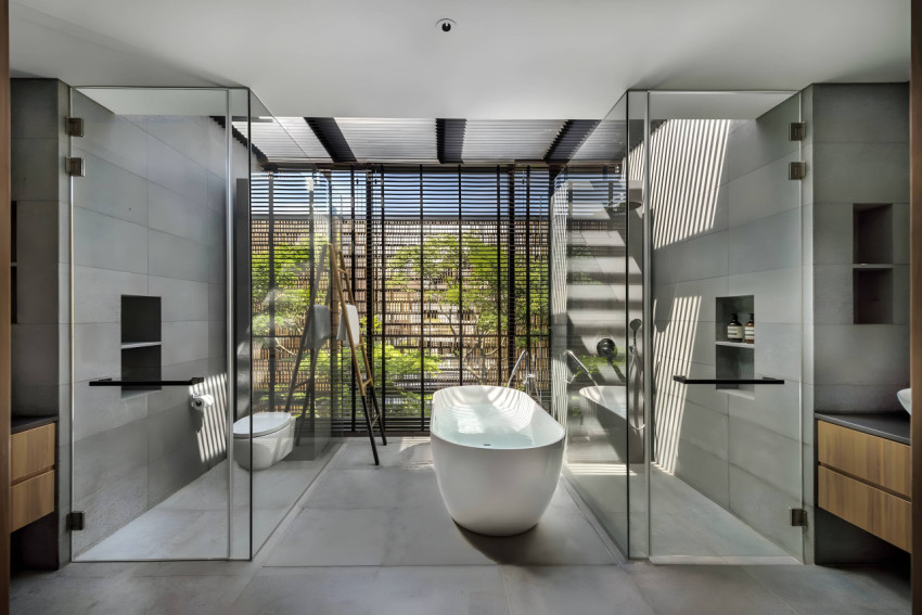 Luxurious Bathroom Desktop Image in Stunning Detail