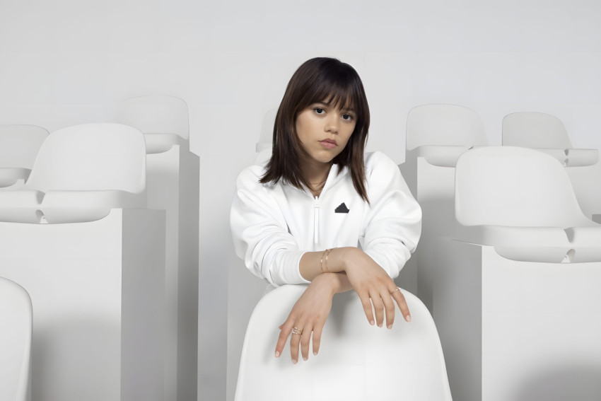 HD Jenna Ortega Desktop Wallpaper