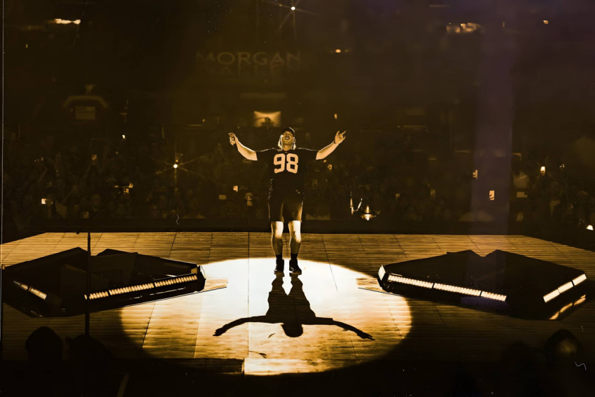 Download Stunning Morgan Wallen Desktop Background