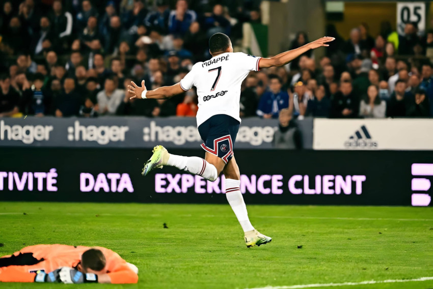 Vibrant Kylian Mbappé Desktop Image in 4K