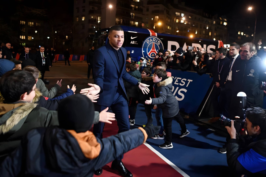 Kylian Mbappé Desktop Wallpaper for Football Fans