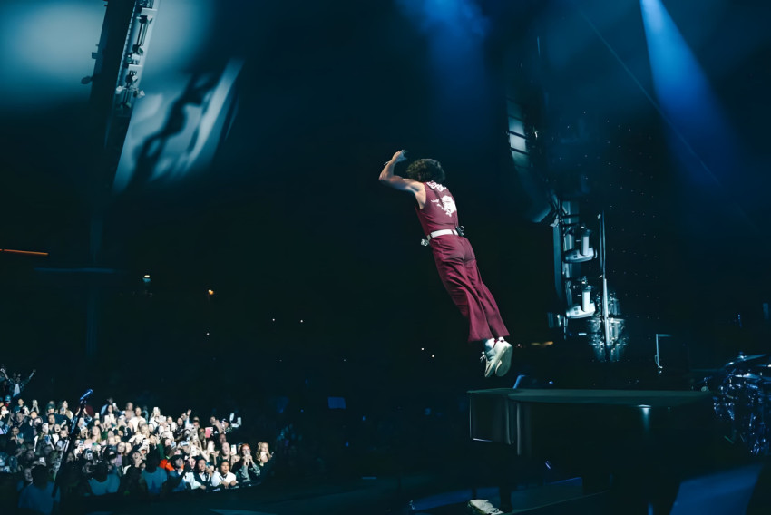 Benson Boone PC Wallpaper for Desktop Screen