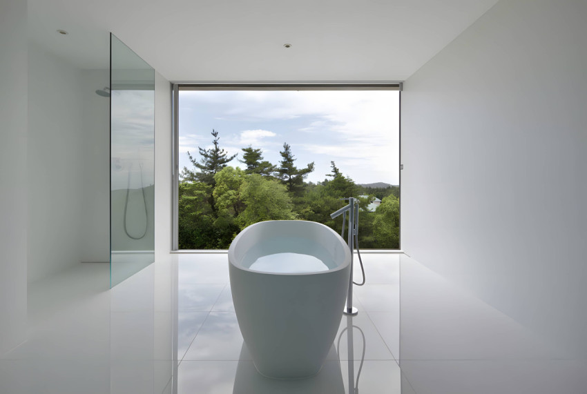 Crisp Bathroom Desktop Picture in 4K