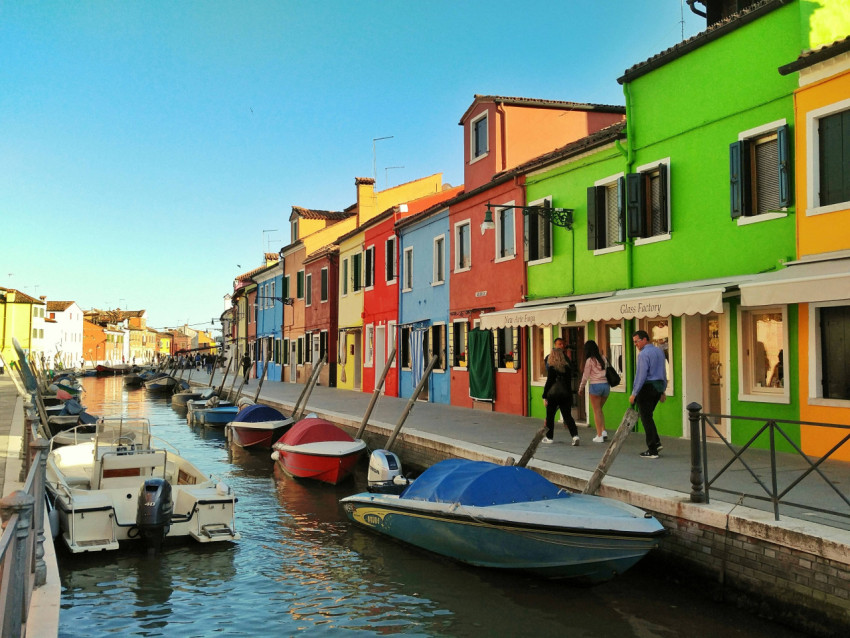 Stunning Colorful Desktop Wallpaper to Personalize Your PC