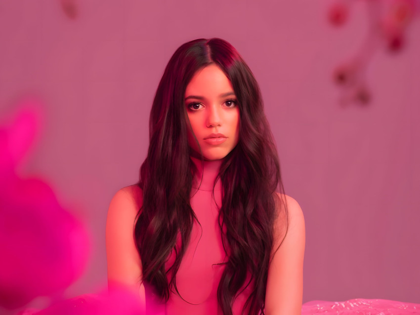 Glam Jenna Ortega Image for Desktop