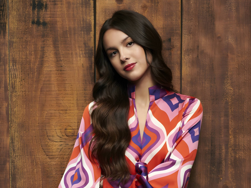 Beautiful Olivia Rodrigo Ultra HD Desktop Wallpaper