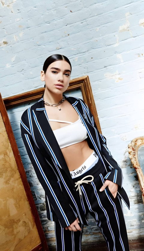 Iconic 4K Dua Lipa Wallpaper to Enhance Your Screen