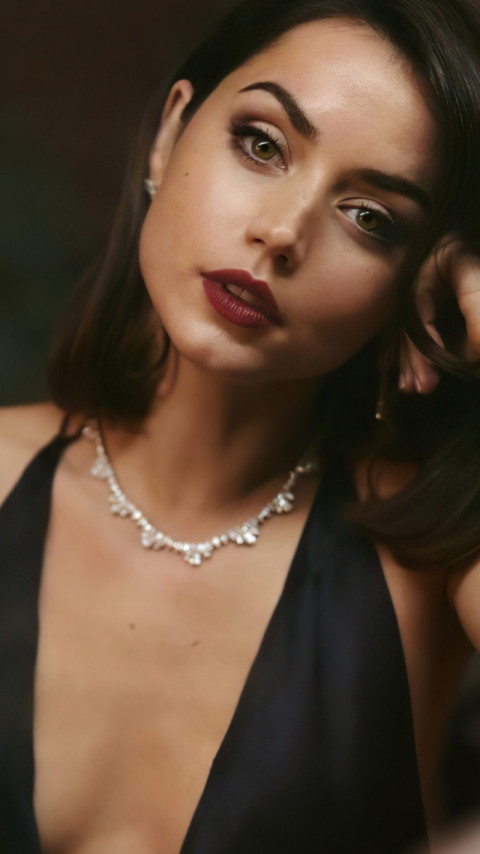 Stunning Ana de Armas 4K Image for Your Mobile Device