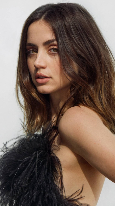 Download High Quality Ana de Armas Image for Your Phone