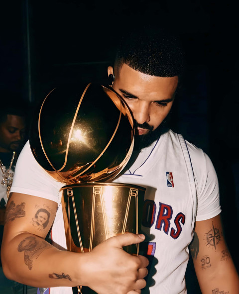 Stylish Drake Image for Your Home Screen